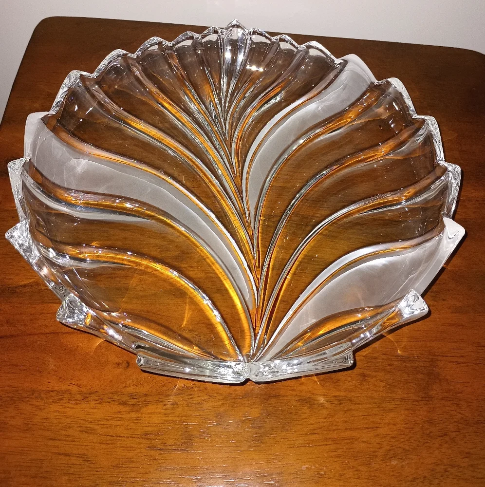 Mikasa Bolero Elegant Glass Leaf-Shape‎ Platter 11